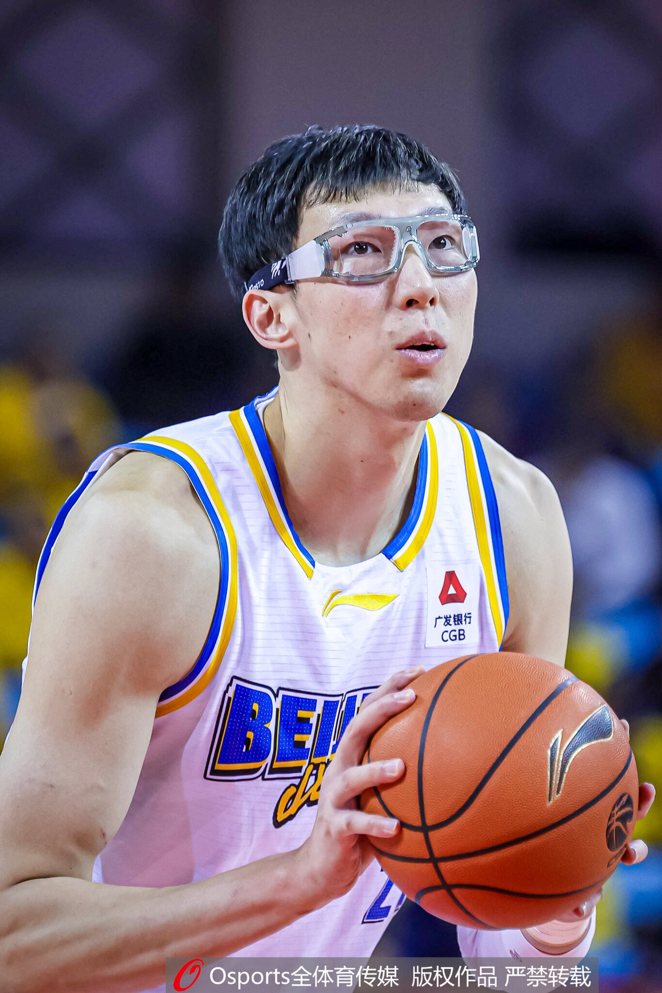 世界杯直播app下载官网最新版-周琦出战26分钟 3中1&amp;罚球10中6拿到8分7板4助1断2帽 正负值+23