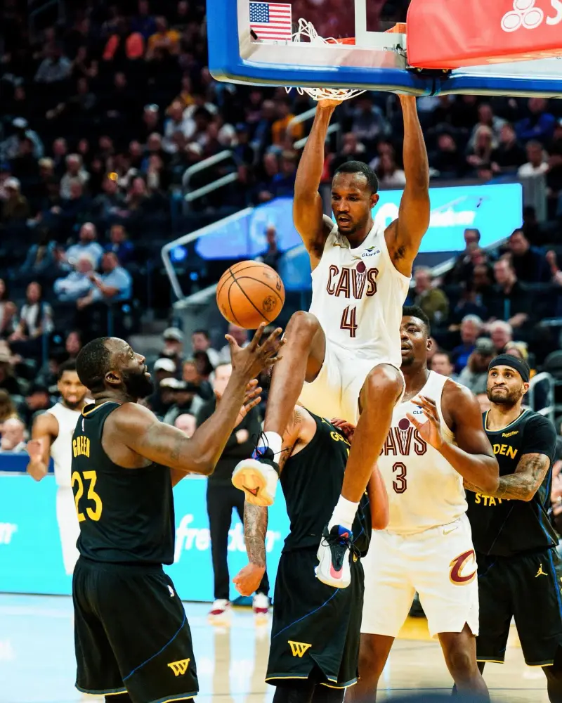 世界杯比赛直播地址-埃文-莫布利更新Ins晒近期生活&amp;amp;赛场照与球迷分享